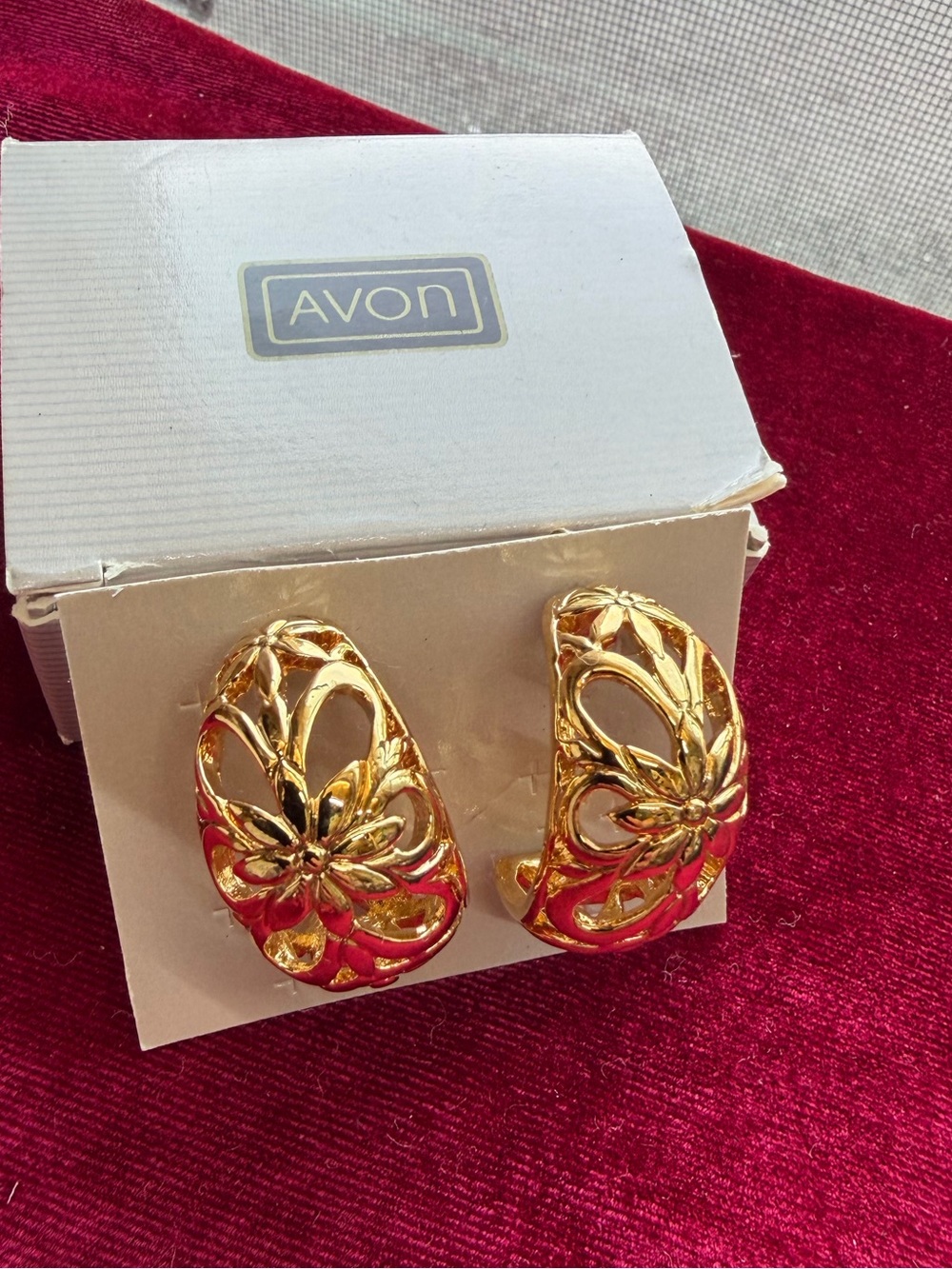 Vintage Avon Summer Garden Floral Gold-Plated Earrings